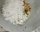 A picture of step 4 of Kanda poha.