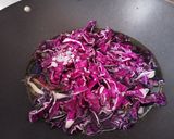 Foto del passaggio 1 della ricetta Cavatelli con verza rossa, caprino e noci