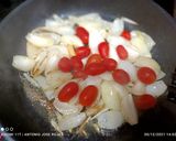 Foto del paso 2 de la receta: Filete de Dorada a la plancha con cebolla francesa y tomate