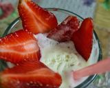 A picture of step 4 of Strawberry ice cream shake.