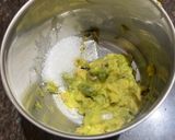 A picture of step 2 of Avocado milkshake.