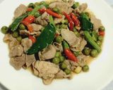 รูปขั้นตอนการทำที่ 5 ของ หมูผัดกะปิมะเขือพวงถั่วฝักยาว
