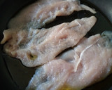 Foto del paso 1 de la receta: Filetes de pavo a la pimienta verde