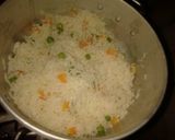 صورة لخطوة 3 من وصفة أرز بالمرق