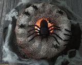 Foto del paso 7 de la receta: Nido de arañas (Bizcochocolatoso y esponjoso) 🕸️🕷️