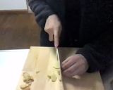 Foto del passaggio 2 della ricetta Pollo alla salsa di soia con basilico di Makiko