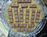 Foto del paso 3 de la receta: Tarta de barritas kinder