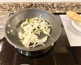 Foto del paso 3 de la receta Calabacín relleno con ricotta y salami