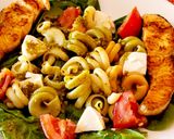 Foto del paso 6 de la receta Ensalada de espinacas y pasta con salmón y pesto 😋