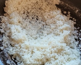 Foto del paso 3 de la receta: Huevo en salsa con bolitas de arroz y frijol