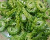 Hình bước làm 2 của món Cá chuồn nấu khổ qua