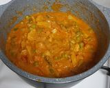 A picture of step 4 of Subzi Kolhapuri.