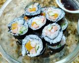 Hình bước làm 3 của món 🍣🍘 Cơm cuộn tôm