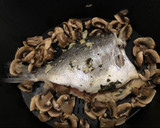 Foto del paso 9 de la receta: Dorada al vapor con jamón y albahaca en mambo