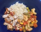 Foto del paso 3 de la receta: Medallónes de cerdo con verduras congeladas y macarrones