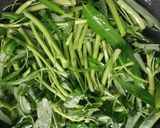 Foto langkah ke 1 dari resep Kangkung Telur Tempe Saus Tiram.