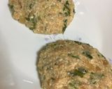 A picture of step 4 of Kimchi Ramen Burger.