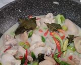 Foto langkah ke 6 dari resep Garang Asem Ayam Belimbing wuluh pedas.