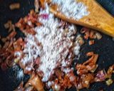 A picture of step 3 of Onion gravy.