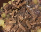 Foto del paso 3 de la receta: Carne vegetal y champiñones al vino tinto con patatas thermomix para 2