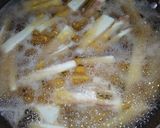 A picture of step 1 of Yam in sauce and scrambled eggs.
