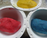 Foto del paso 4 de la receta: Alfajorcitos de maicena en colores / coloridos