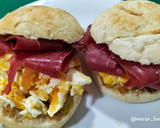 Foto del paso 5 de la receta: Redondito de revuelto trufado con cecina y cebolla crunch