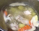 รูปขั้นตอนการทำที่ 2 ของ ต้มซุปไก่🐔🥔🥕🍅