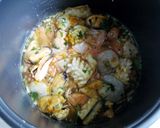 A picture of step 2 of Seafood Curry Takikomigohan.