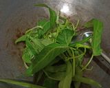 Foto langkah ke 3 dari resep Tumis Kangkung Kacang Panjang.