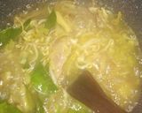 Foto langkah ke 3 dari resep Soto Ayam (Daur Ulang Ayam Goreng).