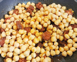 Foto del paso 5 de la receta: Garbanzos con Güeñas y Huevos fritos al aceite de Pimentón