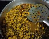 A picture of step 4 of Kolhapuri Misal Pav.