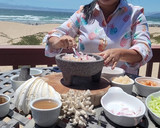 Foto del paso 2 de la receta: Molcajete de Camarones y callos de hacha