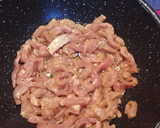 Foto del paso 2 de la receta: Salteado de cerdo con pimientos verdes(estilo chino)