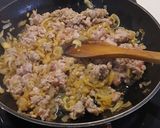 Foto del paso 3 de la receta: Bocadillo Mudéjar de Jueves Lardero (Longaniza confitada con Huevo rallado)