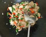 Foto langkah ke 4 dari resep Tumis kangkung baso.