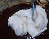 Foto langkah ke 4 dari resep Chiffon Chocolate Cake.