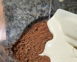 Foto langkah ke 6 dari resep Bolu Coklat Batik Kukus.