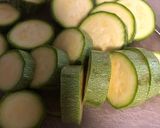 Foto del paso 2 de la receta: Calabacitas capeadas