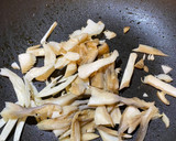 皇宮菜炒皮蛋秀珍菇的食譜步驟1照片