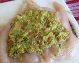 Foto del paso 2 de la receta: Arrollado de pollo relleno con guacamole