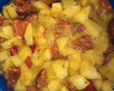 Foto del paso 3 de la receta: Tortilla de papa con chorizo colorado!!