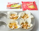 Foto langkah ke 5 dari resep Martabak telur panggang keju.