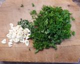 Petrezselymes, fokhagymás, rozmaringos krumpli recept fázis 2 fotója