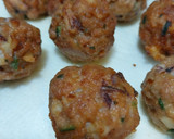 Foto del paso 4 de la receta: Albóndigas con calamares en salsa de glasé de gambas y boloñesa