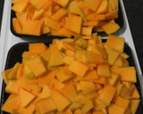 Foto del paso 1 de la receta: Crema vegana de zapallo, cebolla y zanahoria al curry
