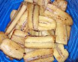 Foto langkah ke 5 dari resep Dadar Gulung Pisang polkadot.