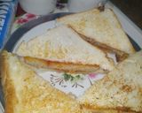 A picture of step 7 of Bread sweet omlet and chicken sandwiches 😋🥪.