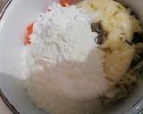 A picture of step 2 of Maggi pakore.